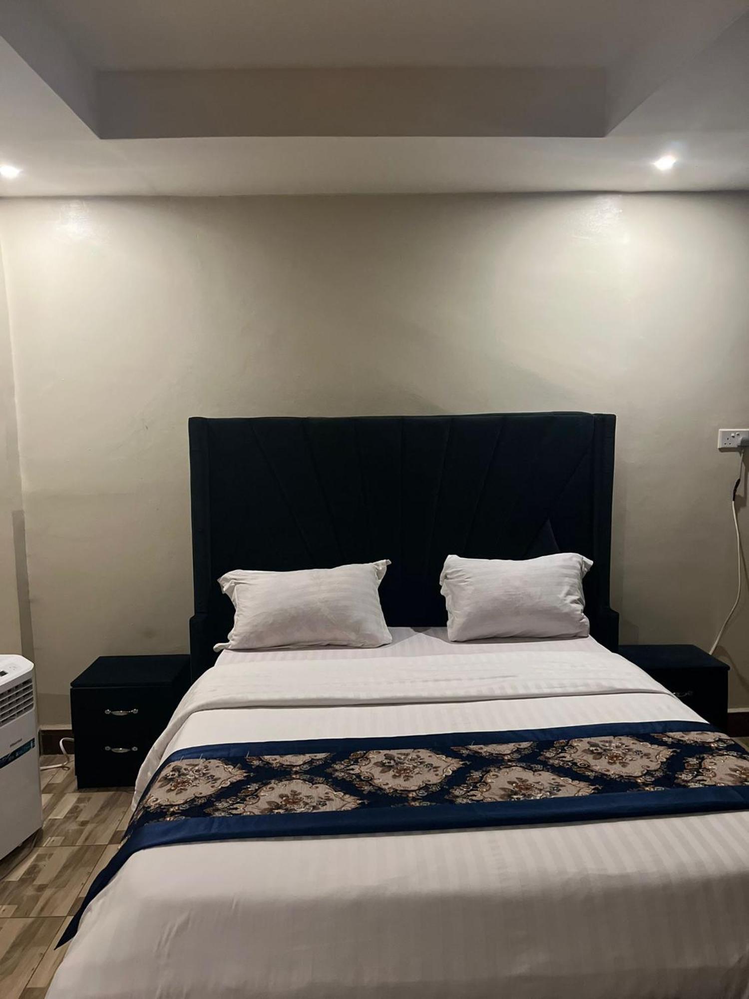 Royal Hotel Apartments Kampala Zewnętrze zdjęcie