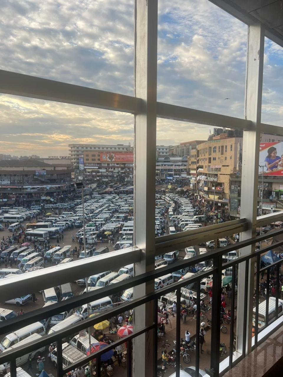Royal Hotel Apartments Kampala Zewnętrze zdjęcie