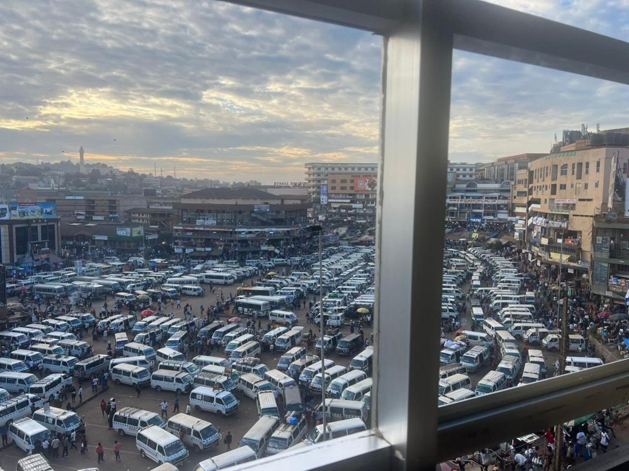 Royal Hotel Apartments Kampala Zewnętrze zdjęcie