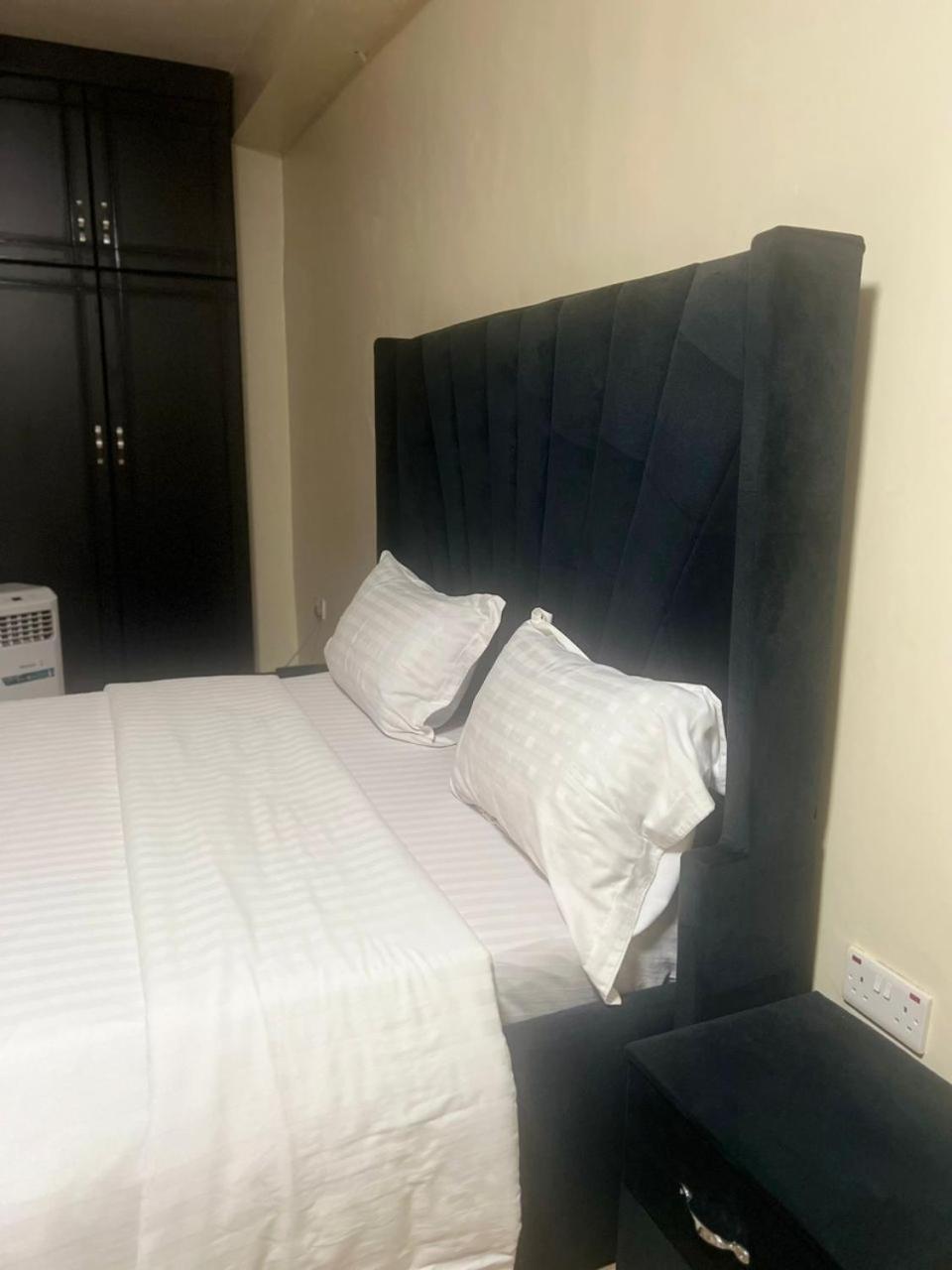 Royal Hotel Apartments Kampala Zewnętrze zdjęcie