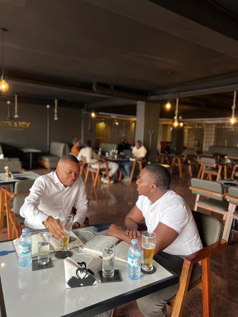 Royal Hotel Apartments Kampala Zewnętrze zdjęcie